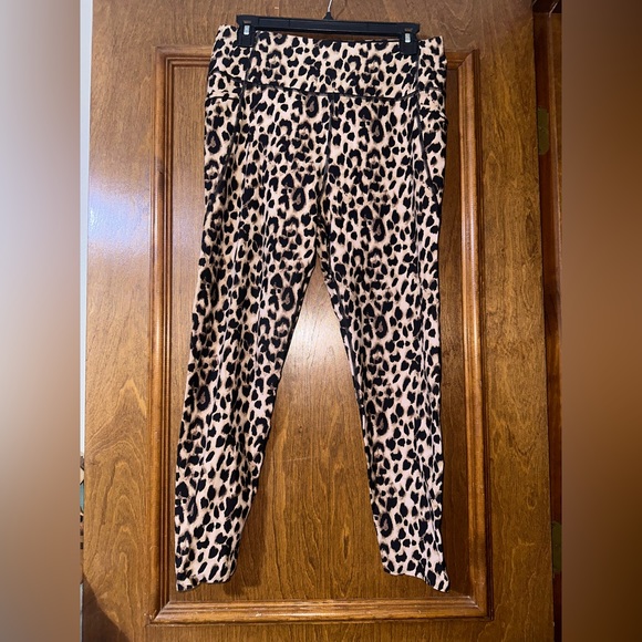 Cheetah VS leggings w/ pocket! - Picture 1 of 6